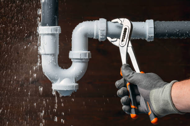Professional Leak Detection technician working in Calypso, NC